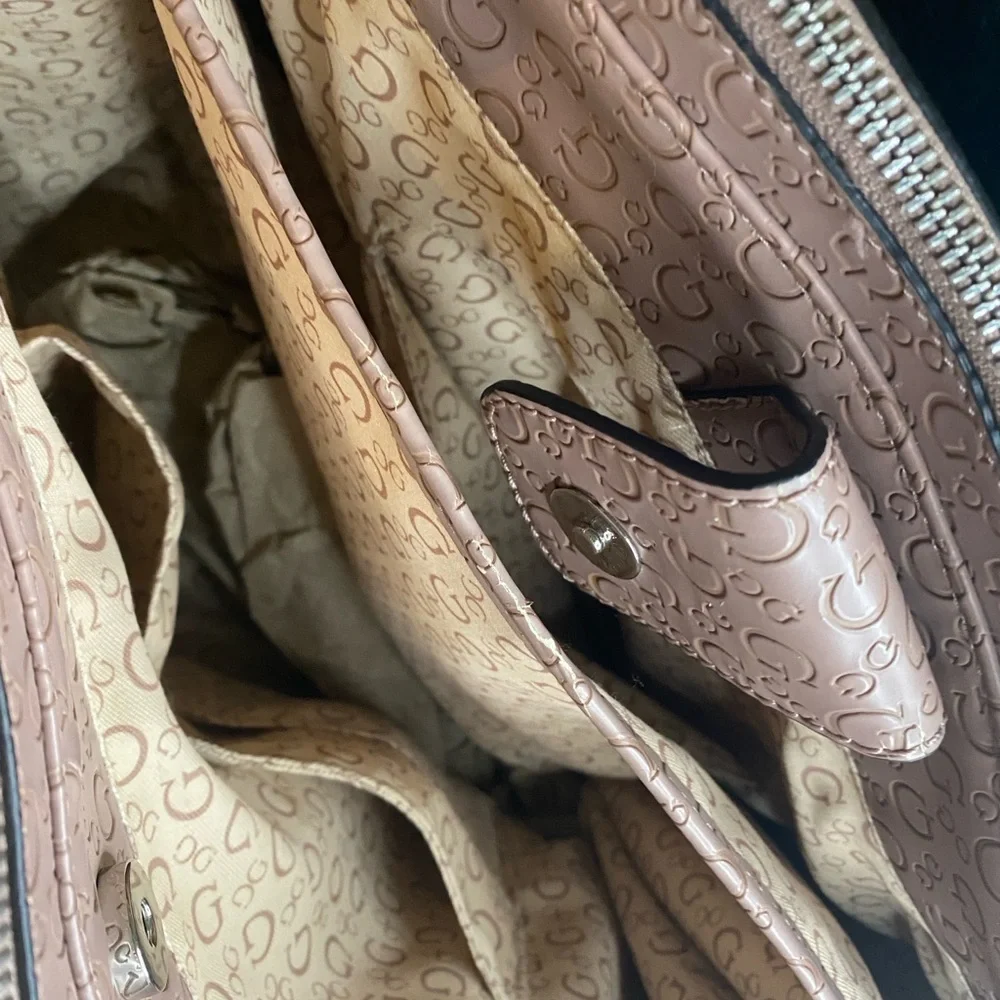 Guess Taupe Tan Satchel with Floral 🧣 scarf Large Hand bag